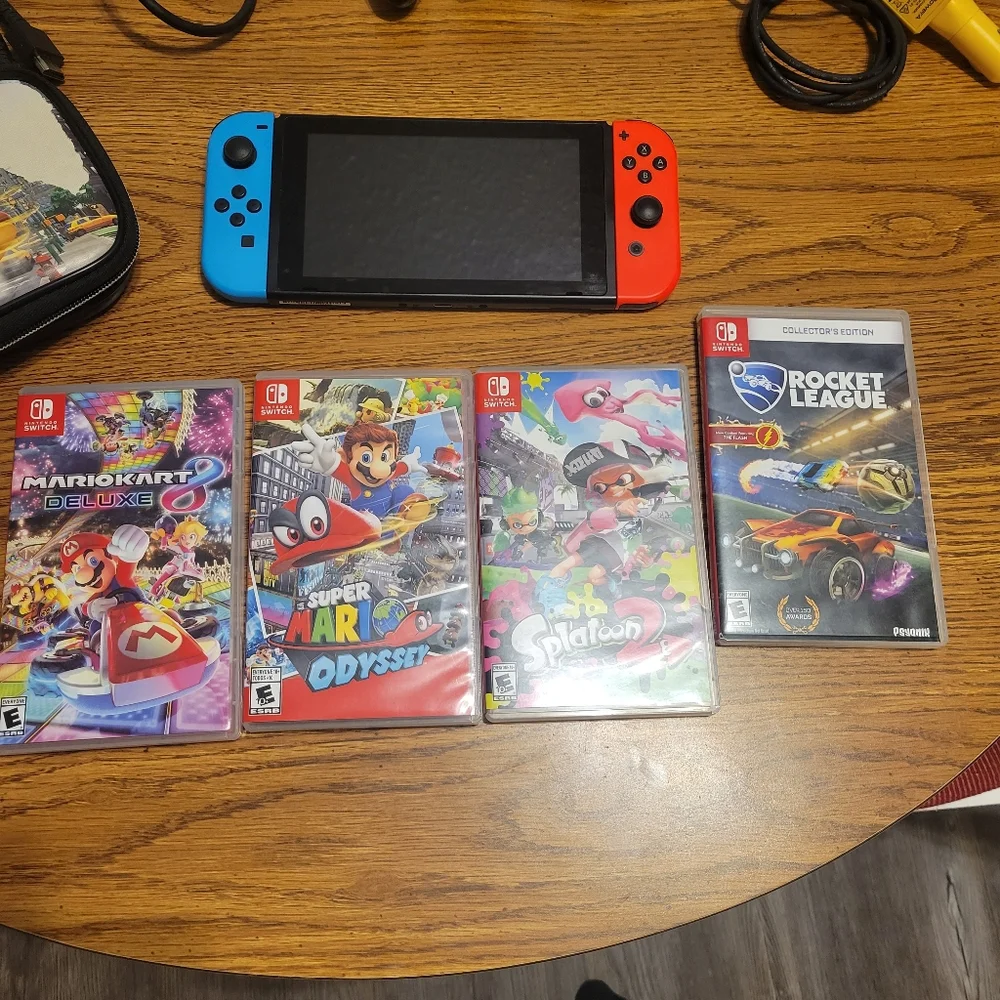 Nintendo Switch bundle - Picture 3 of 3
